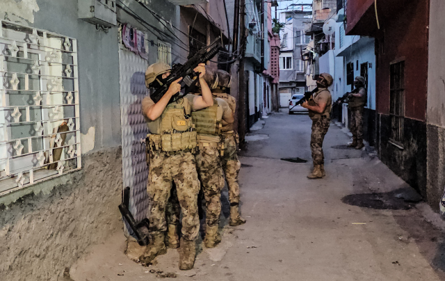 Adana'da DEAŞ Operasyonu: Çok Sayıda Şüpheli Gözaltına Alındı