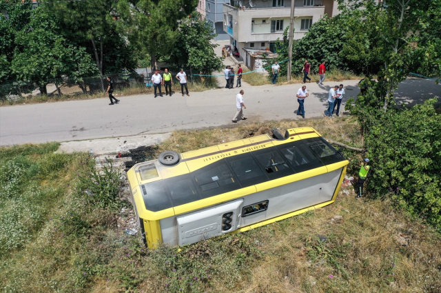 Bursa'da halk otobüsü kaza yaptı, 10 kişi yaralandı