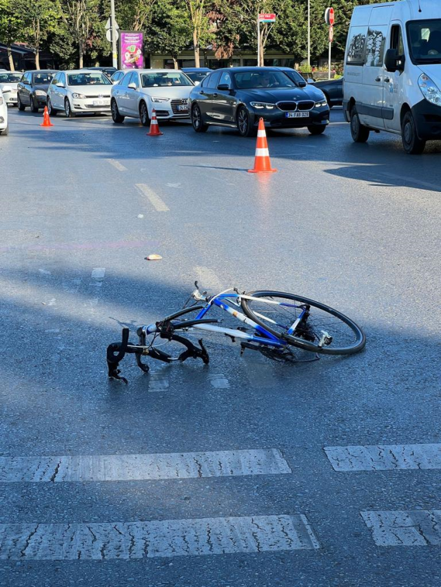 Kadıköy'de otomobil bisikletliye çarptı: 1 ölü