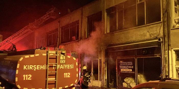 Kırşehir'de iş hanında yangın çıktı