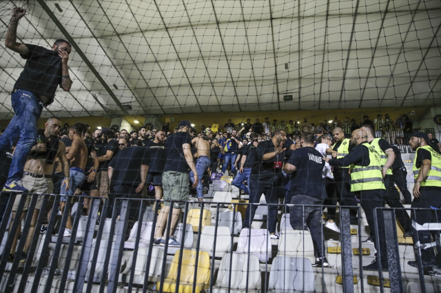 Fenerbahçe-Maribor maçında ne oldu, neden kavga çıktı?