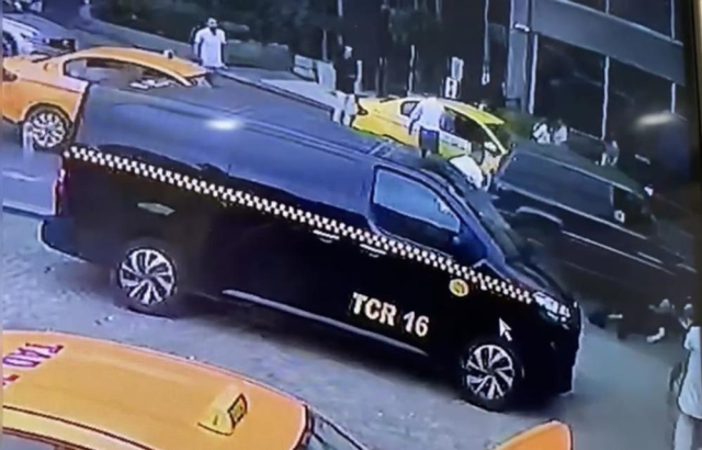 Taksicinin 'kısa mesafe' kavgasında tekme tokat dövdüğü yabancı uyruklu müşteri hayatını kaybetti