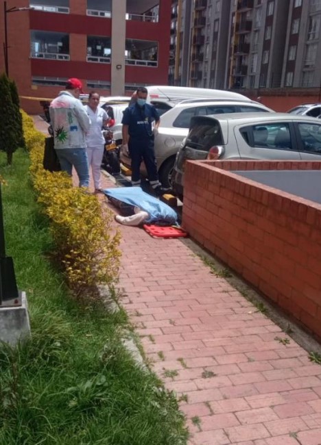 Kolombiya'da deprem nedeniyle 7'nci kattan atlayan kadın öldü